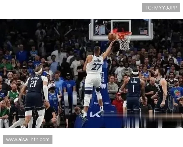 东契奇背后运球转身出手入网，独行侠气焰高涨