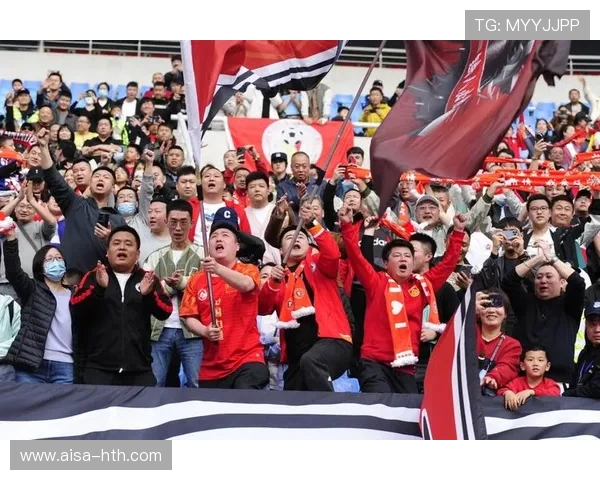 冠军球队庆祝巡游引来市民自发参与，冠军球址汇